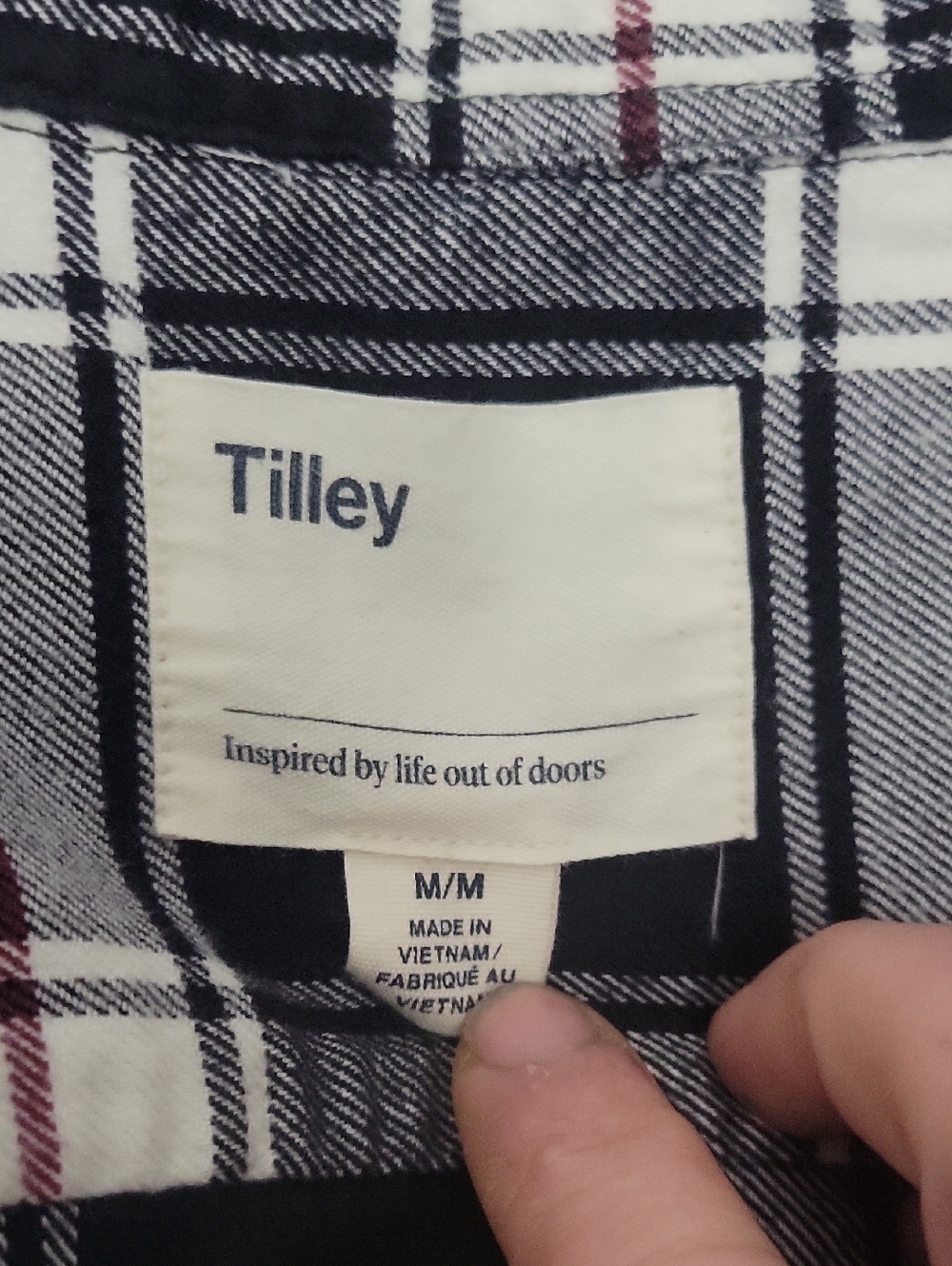 Tilley Medium Button Up Black/White/Red Plaid Top - Picture 4 of 6